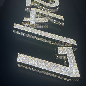 LED-Leuchtbuchstaben aus Acryl, Diamantform, personalisiert, große 3D-LED-Leuchtreklame für den Außenbereich, Acrylbuchstaben-Schild, LED-Frontbeleuchtungsschild - Product Image 3