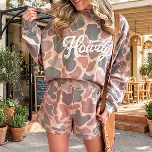 Ensemble short style western en gros - Ensemble coordonné sweat-shirt à col montant et short surdimensionné avec motif Howdy pour femme - Product Image 2