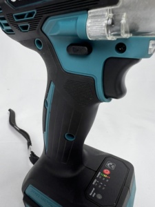 Kit de Herramientas <span class=keywords><strong>Makita</strong></span> DTW300 de 18V con Alto Torque, <span class=keywords><strong>Pistola</strong></span> de <span class=keywords><strong>Impacto</strong></span> de Litio, Llave de <span class=keywords><strong>Impacto</strong></span> Inalámbrica sin Escobillas, para Desmontar Neumáticos, Reparación Automotriz - Product Image 6