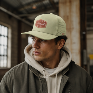 Gorra de Golf de Cinco Paneles con Estampado de Cuero, Personalizada OEM, MOQ Bajo, Alta Calidad, Visera Plana, Secado Rápido, Transpirable y Ligera - Product Image 6