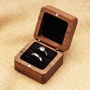 Деревянная квадратная коробка для обручального кольца