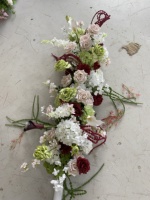 Décoration florale d'événements de luxe, design haut de gamme, durable, fleurs artificielles, centre de table de mariage, blanc, vert et bordeaux