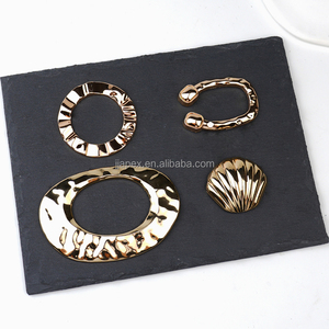 Nhà Máy Biểu Tượng Tùy Chỉnh Không Thường Xuyên Trang Trí Vòng Khóa Cho Phụ Nữ Giày Ăn Mặc Đồ Bơi Kim Loại Pin Kẽm Hợp Kim Vành Đai Trang Trí Khóa - Product Image 3