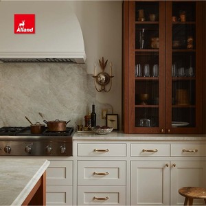 Armoires de <span class=keywords><strong>cuisine</strong></span> en bois massif Alland sur mesure, style transitionnel, multicolores, laquées mates, portes Shaker, pour plans ouverts - Product Image 3