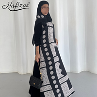Abaya sur mesure Hafizah à pois noirs et blancs avec hijab assorti, style Dubaï pour femmes musulmanes