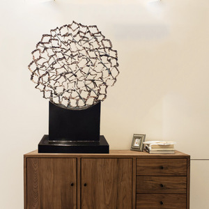 Escultura moderna de hierro forjado irregular hecha a mano para decoración del hogar, sala de estar, oficina, vestíbulo - Product Image 2
