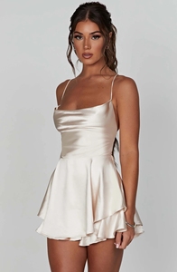 <span class=keywords><strong>Robe</strong></span> sexy sans manches pour femmes à la mode personnalisée Mini <span class=keywords><strong>robe</strong></span> courte en satin de soie dos nu à froufrous - Product Image 3