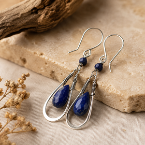 Orecchini Pendenti Vintage a Goccia con Pietra Blu, Texture Martellata, Ispirazione Etnica, Gioielli Pendenti per Donna - Product Image 3
