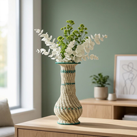 Vase décoratif artisanal en fibres naturelles Orissa, écologique et élégant, pour le marché des SSD