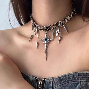 قلادة هيسيرا المثيرة بنقشة الفهد المرصعة، إكسسوار رقبة متقاطع، سلسلة عظم الترقوة الفاخرة بطراز البانك - Product Image 3