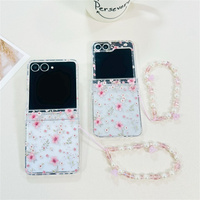 Coque de téléphone délicate à imprimé floral de fleurs de cerisier rose pastel pour Samsung Galaxy Z Flip 7-3 avec sangle en perles de cristal et protection intégrale