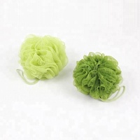 Éponge de bain pour pouf de douche en maille de haute qualité adaptée aux exigences de la peau de différentes personnes