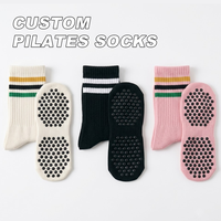 Échantillon Gratuit Chaussettes de Pilates Personnalisées avec Logo Brodé, Base Douce en Poly Recyclé pour Marque de Boutique et Étiquette Privée Personnalisée