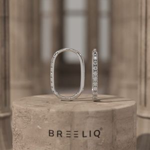 Pendientes de Aro Ovalados de Oro Blanco Sólido de 14K con Diamantes para Mujer, Aros Delgados con Diamantes Redondos Engastados en Pavé, Elegantes y de Lujo - Product Image 1