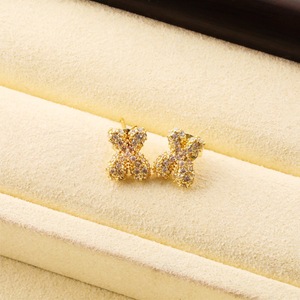 Boucles <span class=keywords><strong>d</strong></span>'oreilles en laiton à la mode pour femmes de luxe à vente chaude cuivre plaqué or 26 Alphabet anglais Niche Zircon incrusté transfrontalier - Product Image 3