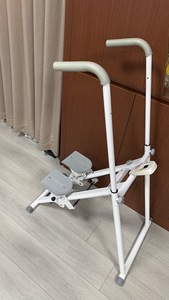 調節可能なホームジムフィットネス垂直登山家金属折りたたみ階段クライミングマシン快適なアームレストペダルの高さ - Product Image 4