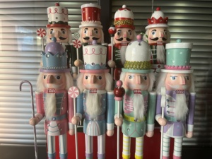 ของขวัญXMASสีชมพูCandy Caneสีพาสเทลไม้คริสต์มาสตุ๊กตาทหารNutcrackerรูปสําหรับตกแต่งบ้านคริสต์มาส - Product Image 2