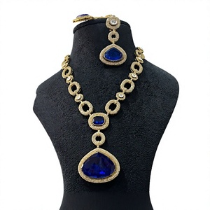 Conjunto de Collar y Aretes de Moissanita en Latón Chapado en Oro de Primera Calidad Clásica para Bodas y Regalos para Mujer - Product Image 2