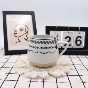 Tasse à café à thé en céramique avec logo en creux en gros avec fond naturel Tasses à thé en grès personnalisées avec motif résistant à la cire - Product Image 3