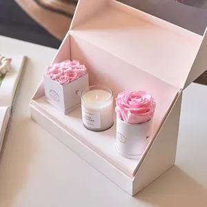 호화스러운 백색 접히는 뚜껑 발렌타인 데이 선물 포장을 위한 거품 삽입을 가진 인공적인 꽃과 초 선물 포장 상자