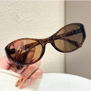 Les nouvelles lunettes de soleil ovales transfrontalières européennes et américaines TR 28201 sont tendance, polyvalentes et haut de gamme pour femmes. - Product Image 3