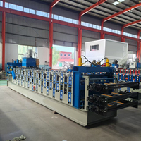 Équipement de formage à froid de panneaux de toiture triple couche à haute efficacité 840/900/800, machine de fabrication de tuiles isolées en mousse de caoutchouc NBR et plastique