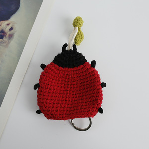 Funda para llaves tejida a mano con diseño de mariquita de siete puntos, funda protectora para coche de lana tejida a crochet, colgante de insecto adorable - Product Image 2