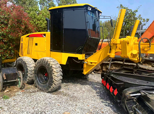 Niveleuse d'occasion fiable avec moteur SDEC de 140 kW et poids opérationnel de 16 tonnes, idéale pour la construction routière et la préparation des chantiers - Product Image 3