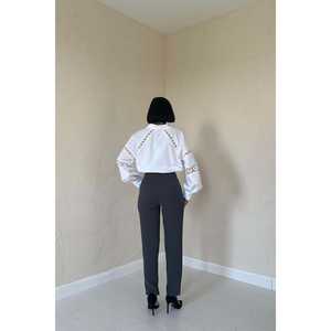 กางเกงขายาวทรงสลิมฟิตสีเทาควันบุหรี่สำหรับผู้หญิงขายส่ง - Product Image 1