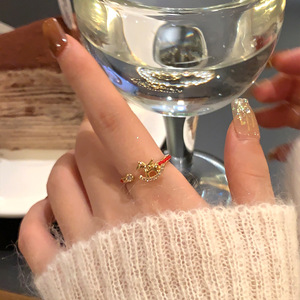 Anelli Moderni Cristiani Placcati Oro con Cavallo Rosso Portafortuna e Zirconi Brillanti per Donne e Ragazze, Regalo di Capodanno - Product Image 5