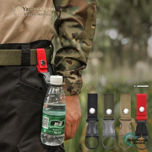 Porte-clés en plastique rouge imperméable avec boucle à pression en métal pour une utilisation en camping en plein air - Product Image 4