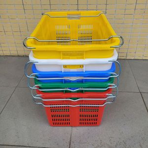 Caja de plástico apilable de 690x480x370mm con asas de hierro para el transporte y entrega de frutas y verduras - Product Image 3