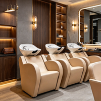 Fauteuil de lavage électrique moderne de luxe à hauteur réglable avec bac en céramique durable, structure en bois et revêtement en cuir PU écologique pour salle de bain