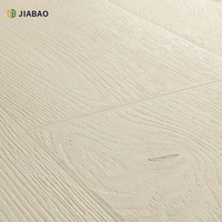 Plancher stratifié blanc AC4 10 mm Classe 34, aspect bois moderne, système clic, étanche, pour salon de luxe