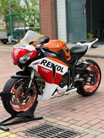 Moto Supersport d'occasion Honda CBR1000RR avec carénage complet, 999 cm³, moteur quatre cylindres en ligne, refroidissement liquide, ABS, embrayage assisté, IMU électronique