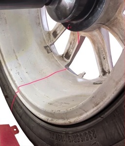 Balanceador de Rodas BT-920 com Tela LCD e Localização por Infravermelho Máx. Máquina de Balanceamento de Rodas de 28 Polegadas - Product Image 2