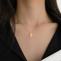 Collier pendentif trèfle à quatre feuilles porte-bonheur populaire, en acier titane couleur or 18 carats, avec breloques délicates