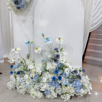 Composition florale artificielle bleue et blanche, chemin de fleurs, rangée de fleurs, chemin de fleurs blanc et bleu pour l'allée de mariage, décoration de mariage