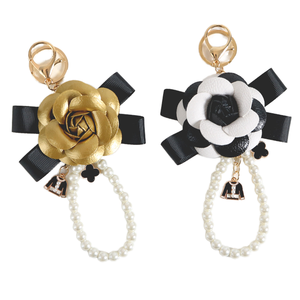 Llavero de Moda con Flor de Camelia, Lazo de Cinta Negra <span class=keywords><strong>y</strong></span> Correa de Perlas Artificiales, Elegante Colgante para Bolso de Uso Diario - Product Image 1