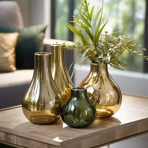 Vase à fleurs en métal doré au design unique avec des pots de fleurs en relief de première qualité pour la décoration de la maison en multicolore - Product Image 5