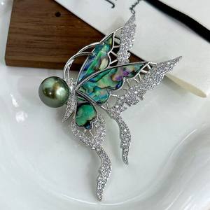 Broches de Moda Otoño Invierno para Mujer, Elegantes con Motivo 'Rompiendo el Capullo para Convertirse en Mariposa', Accesorio para Ropa Exterior con Función Antiestática - Product Image 3