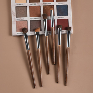 Ensemble de 6 pinceaux à maquillage pour les yeux en poils de poney, manche en bois, pour fard à paupières, eye-liner, anticernes, estompage, couleur personnalisée, kit de pinceaux cosmétiques pour les yeux - Product Image 4