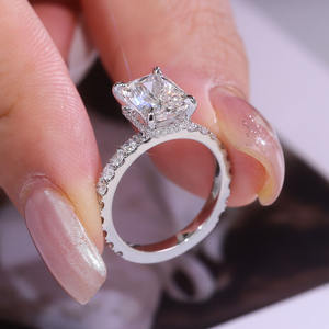 Anel de Noivado e Casamento Feminino em Ouro 14K Real com Diamante de 3 Quilates Lapidação Radiante Criado em Laboratório HPHT CVD Certificado pelo IGI - Product Image 4