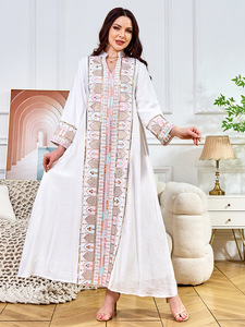 Abito Tradizionale Musulmano Moderno ed Elegante per Donne, Bianco con Ricami Colorati, Stile Dubai, per Uso Quotidiano e Feste - Product Image 1