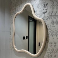 Miroir de salle de bain mural de style nordique en bois d'hévéa irrégulier avec éclairage LED, miroir décoratif pour coiffeuse, modèle 085