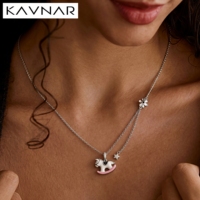 Collier pendentif KAVNAR avec cheval Pégase porte-bonheur en résine et zircon, chaîne élégante et remarquable