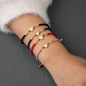 Braccialetto Resoul fatto a mano con filo d'oro intrecciato, personalizzato con lettera iniziale nera, macramè, regalo di gioielleria per coppie e amicizia - Product Image 3