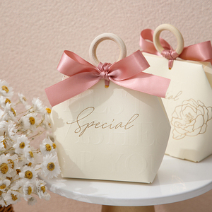 Scatola Portaconfetti per Matrimonio con Anelli in <span class=keywords><strong>Legno</strong></span> e Nastri, Scatola Pieghevole con Stampa Lettering, Borsa Regalo Portatile per Confetti - Product Image 3