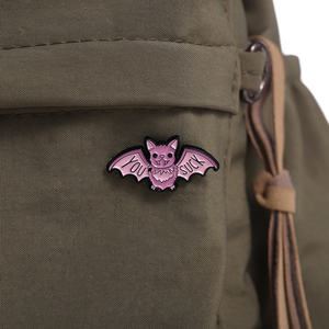 Nette lila Fledermaus Tier Emaille Pin benutzer definierte Sie saugen Halloween Punk Brosche Revers Rucksack Abzeichen Gothic Schmuck Geschenk für Freunde - Product Image 3