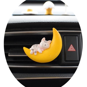 Kawaii 3D resina Luna Animal modelos Mini gato ratón Auto colgantes Diy <span class=keywords><strong>Lattafa</strong></span> coche Perfumes - Product Image 2